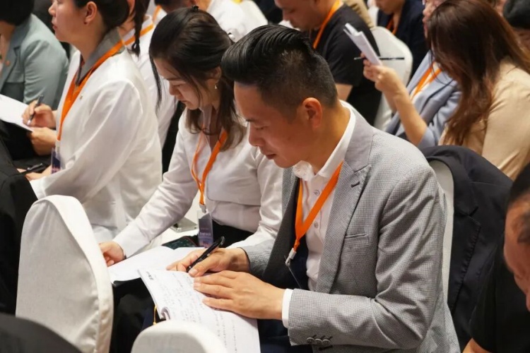 1760778299968193.jpg 43.jpg