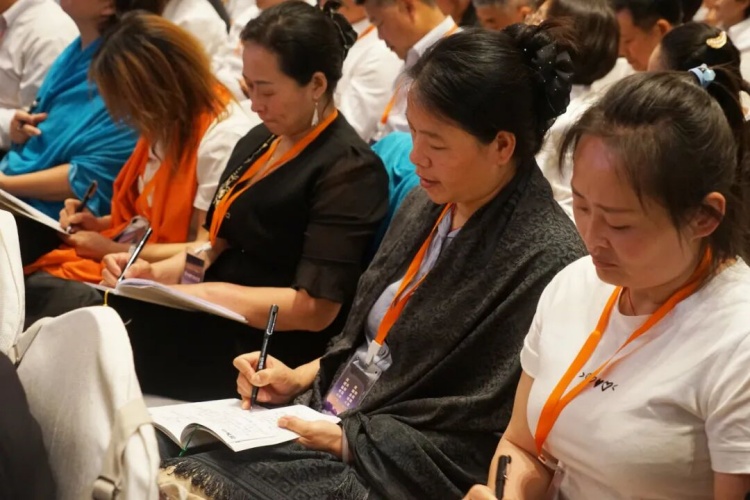 1760778300286417.jpg 44.jpg