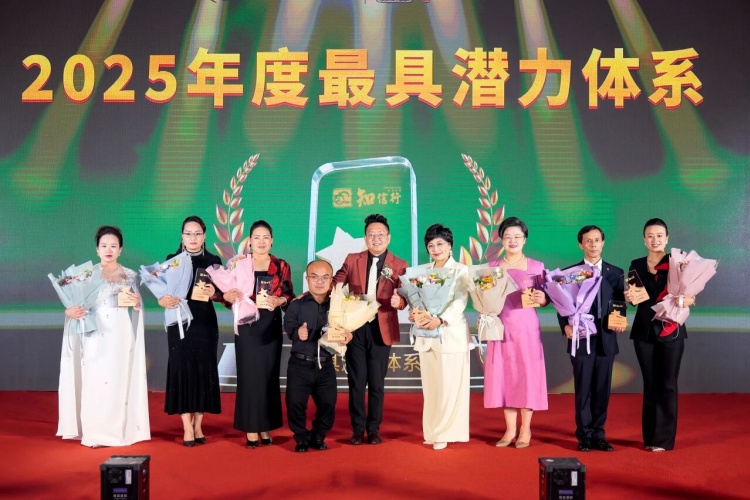 1761545756416959.jpg 215.jpg